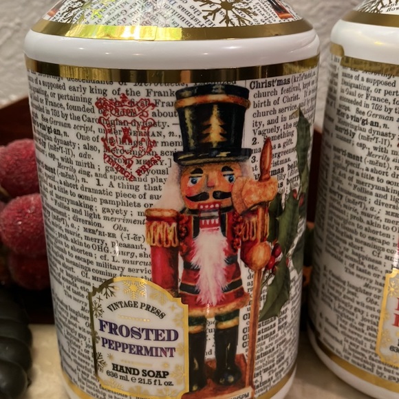 HolidayVintage Press Hand Soaps. Brand New out of box because weight. Beautiful - Picture 3 of 8